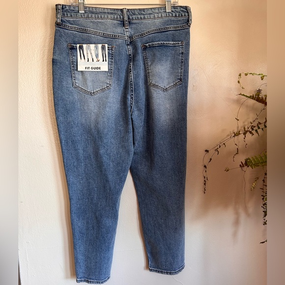 High Rise Mom Jeans - Picture 5 of 6